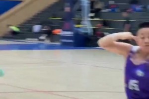 这庆祝动作我这辈子都想不出来~