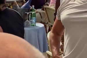 太经典了！现场DJ认出了乔丹老爷子！直接播放老公牛的BGM！